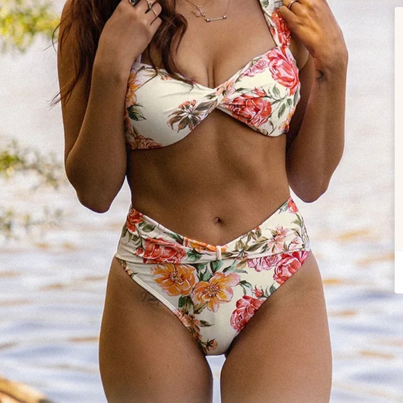 CUPSHE Twist Front High Waisted Bikini Bottom ONLY Medium NWT - Picture 4 of 4